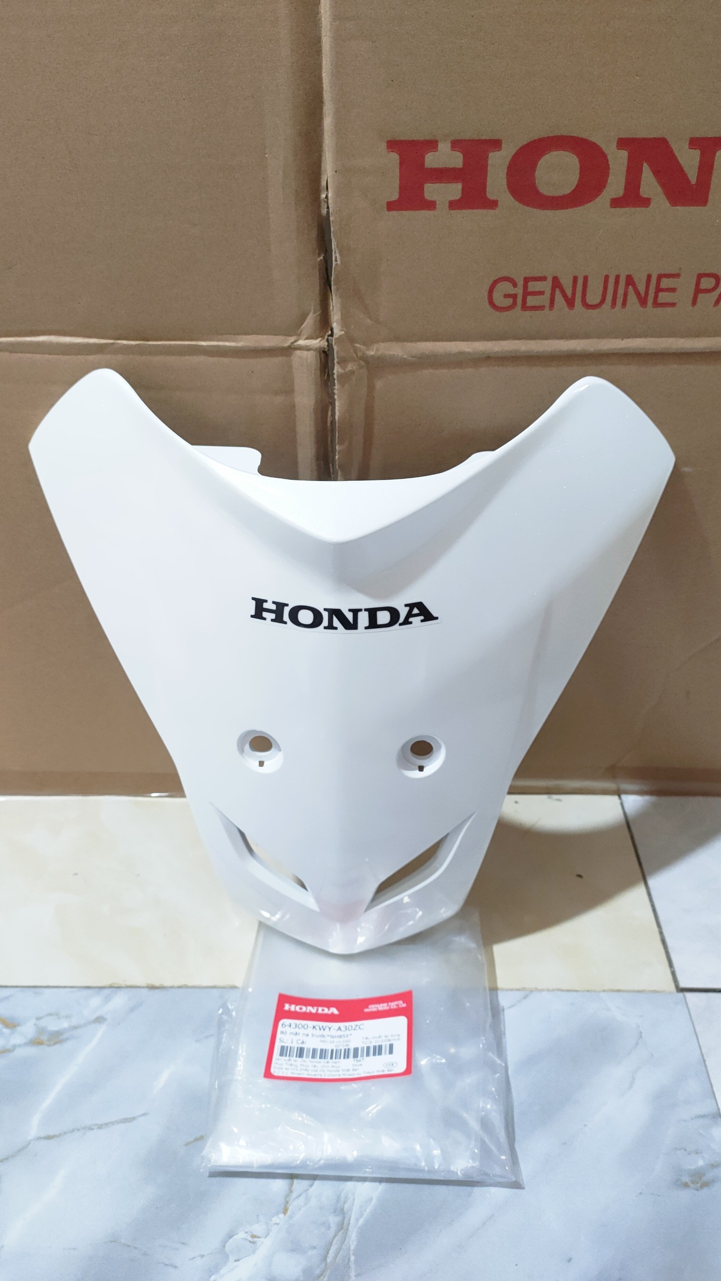 Mặt nạ WAVE Alpha năm 2013 Màu Trắng *NHB55* (64300KWYA30ZC)