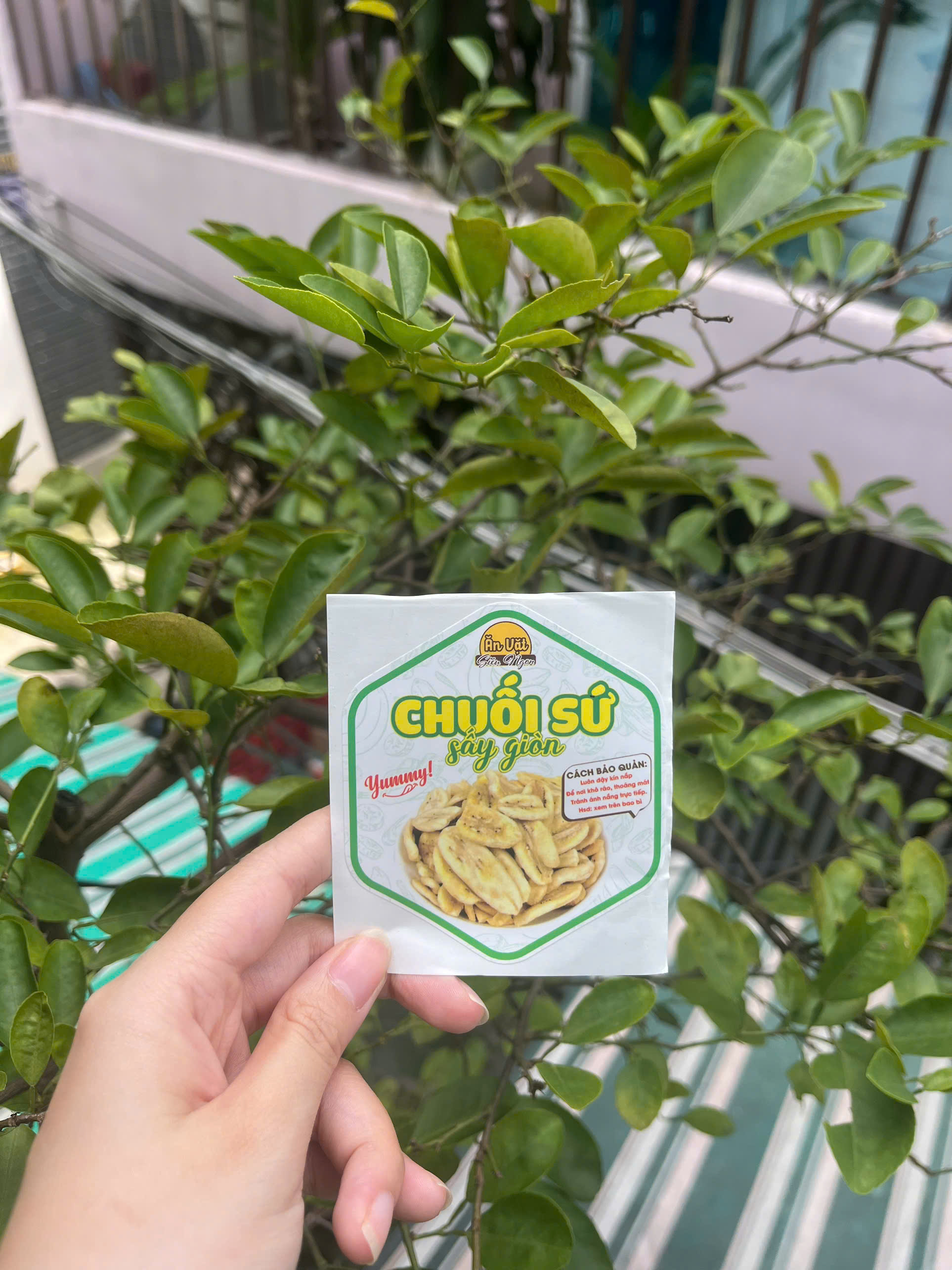 55 tem dán "Chuối sứ sấy giòn" - Lục giác 7x8cm