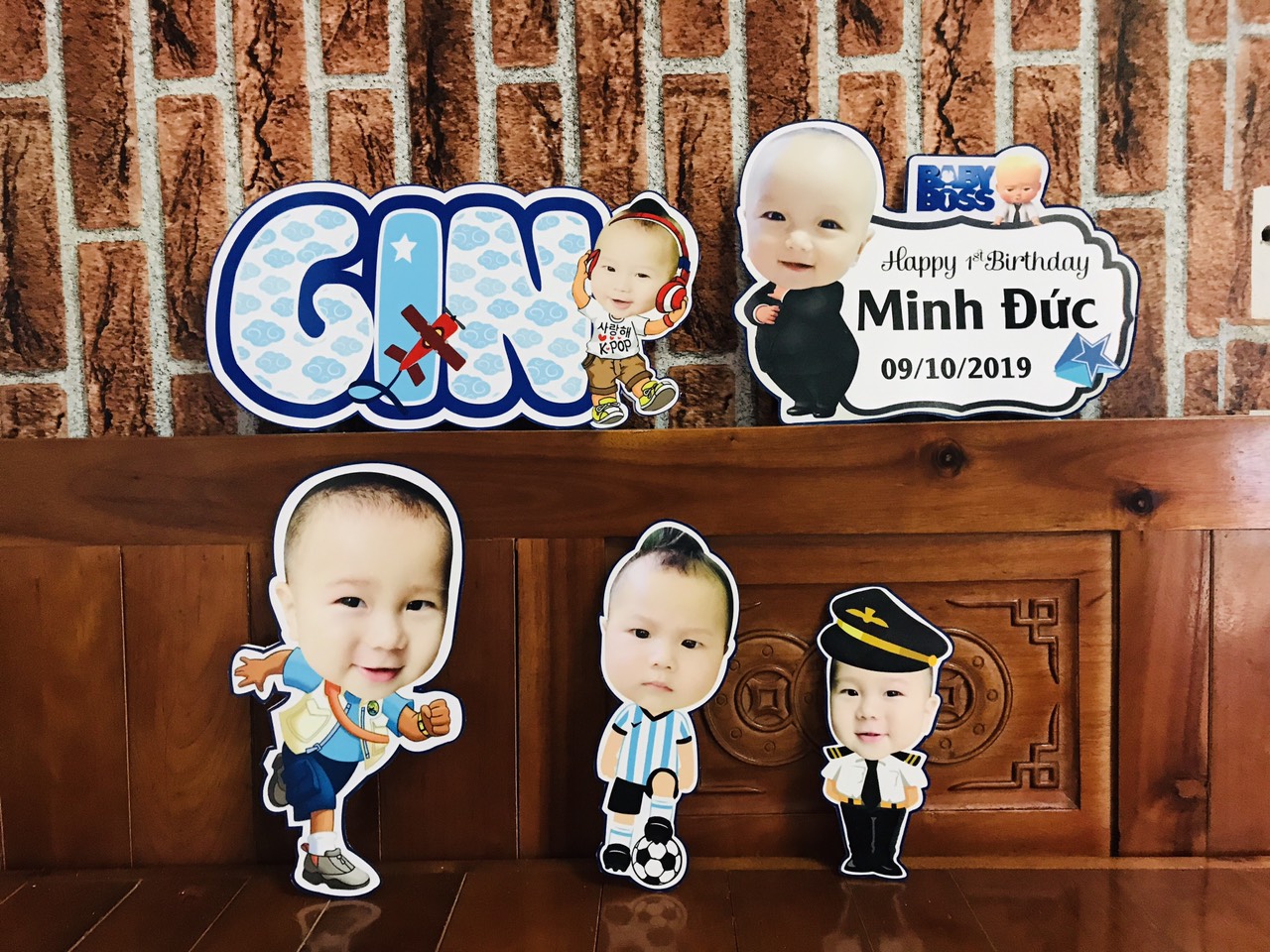 Set bảng tên và chibi sinh nhật bé trai siêu tiết kiệm