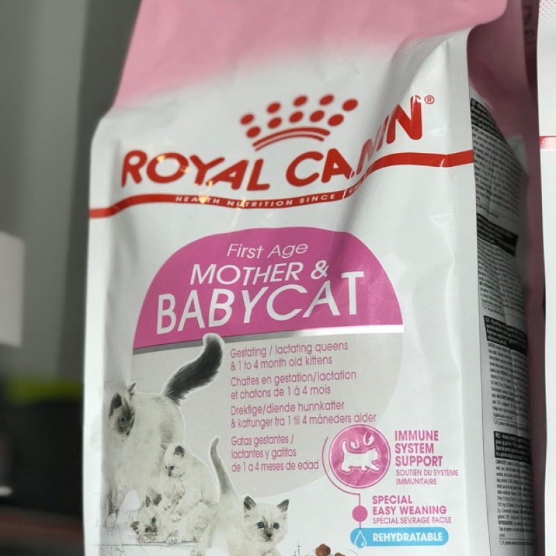 Thức ăn cho mèo con 2 tháng Royal Canin Mother & Baby Cat - 2kg túi Công ty
