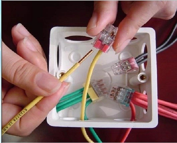 5 Chiếc cút nối nhanh 4 dây điện KV773-104