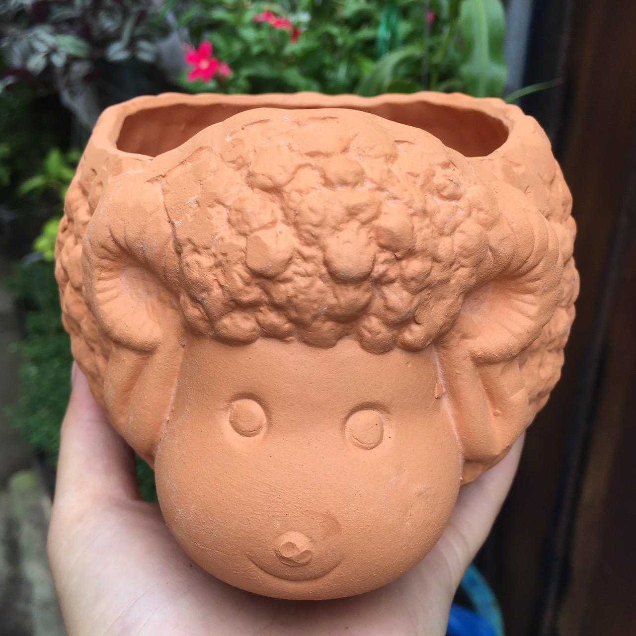 Chậu đất nung chú cừu dễ thương kích thước 15*15*15cm