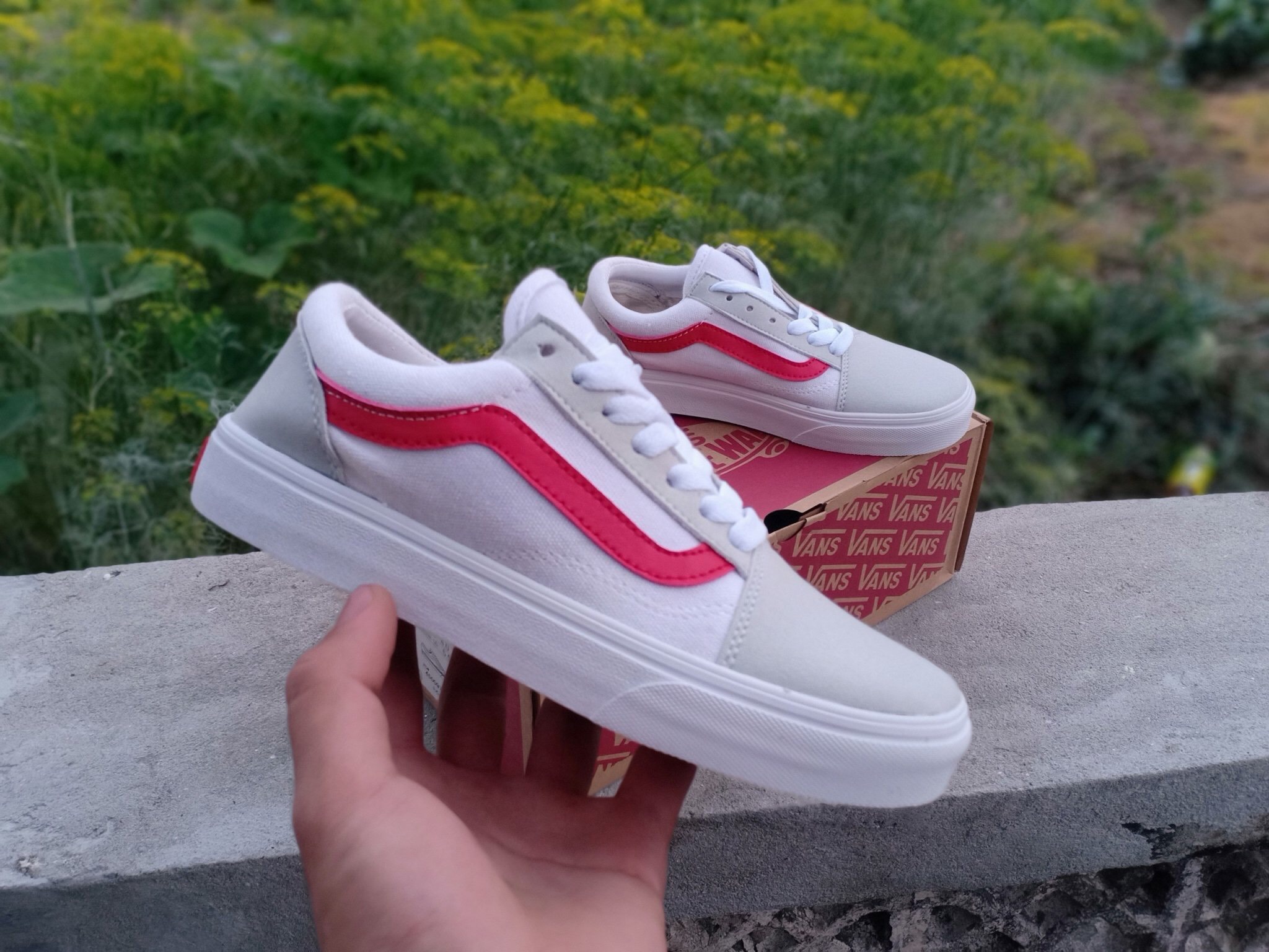 GIÀY THỂ THAO VANS OLD SKOOL TRẮNG SỌC ĐỎ