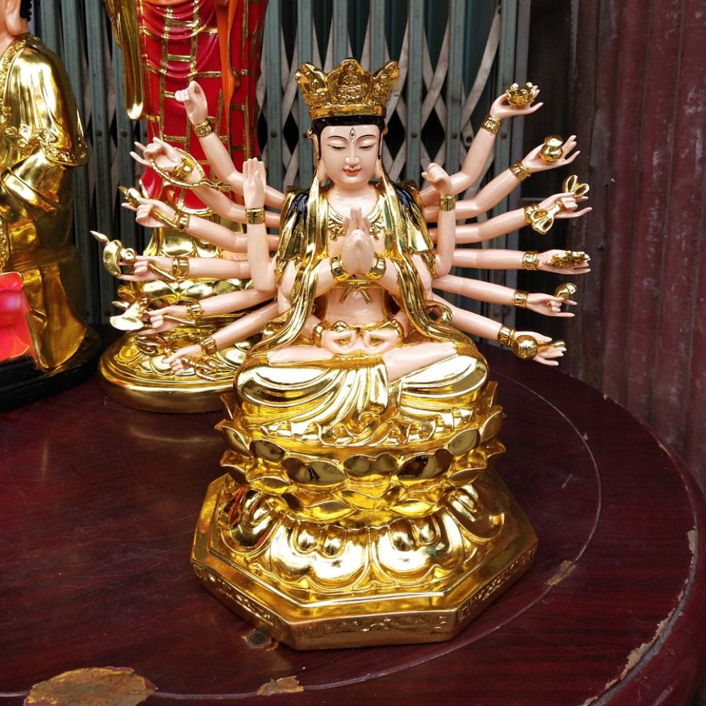 Tượng Phật mẫu Chuẩn Đề 40cm dát vàng
