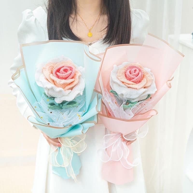 Bó hoa hồng,hoa cẩm chướng bằng len Handmade