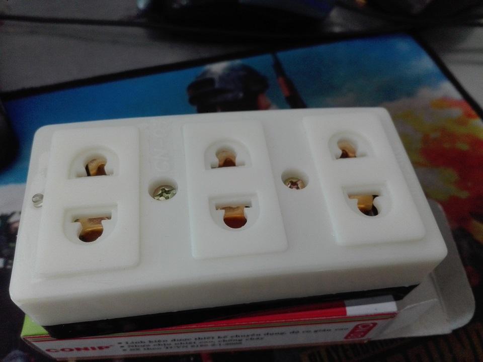 Ổ cắm điện 3 lổ  Conip V2