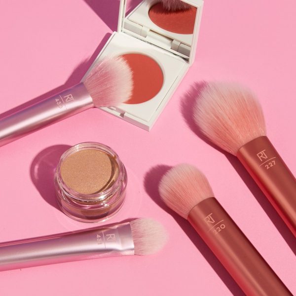 Cọ Tán Nền & Che Khuyết Điểm Real Techniques RT 220 Light Layer Complexion