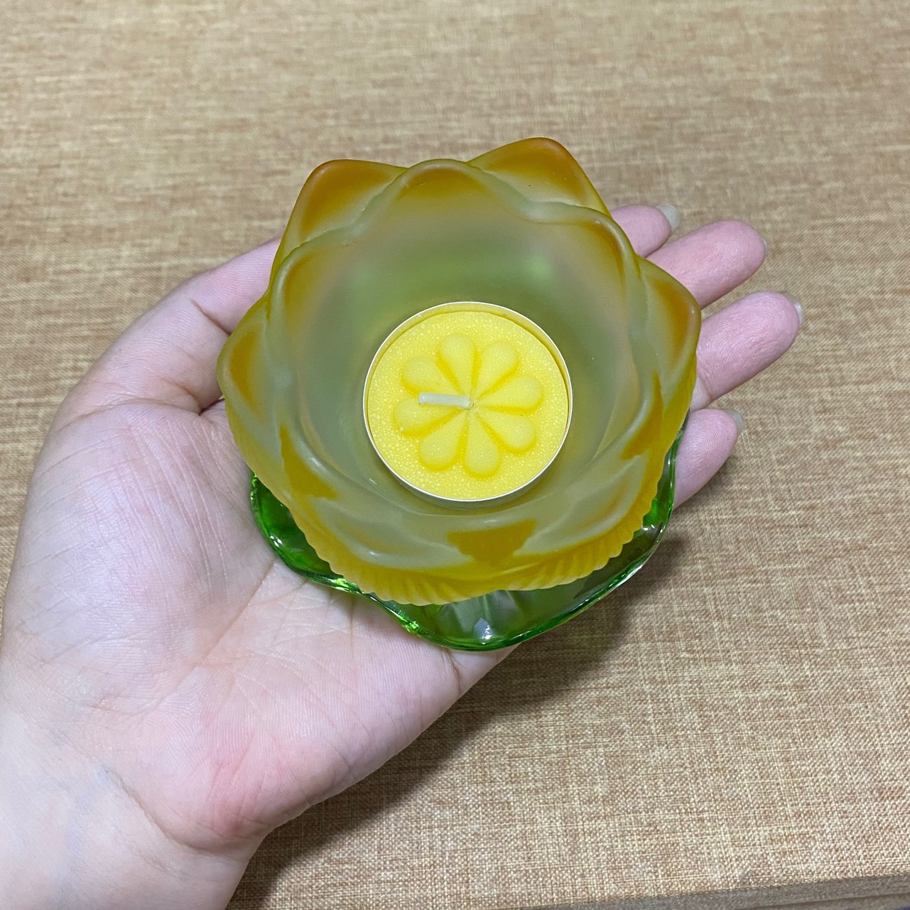 đế nến hoa sen lưu ly nhiều màu ( mẫu đế lá xanh )