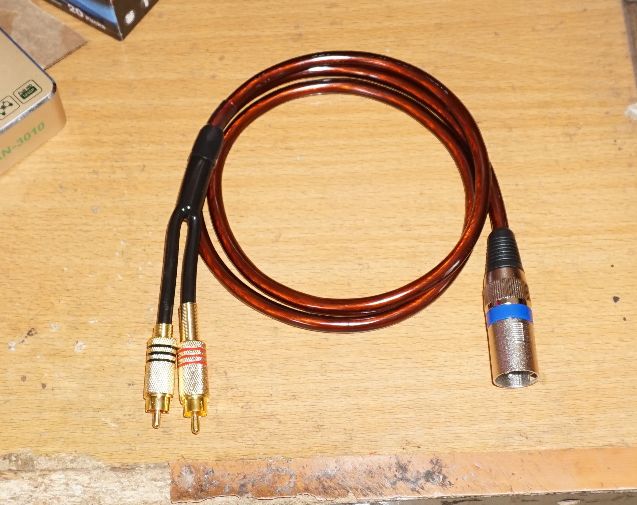 1 Sợi canon đực ra 2 av dài 0.5m