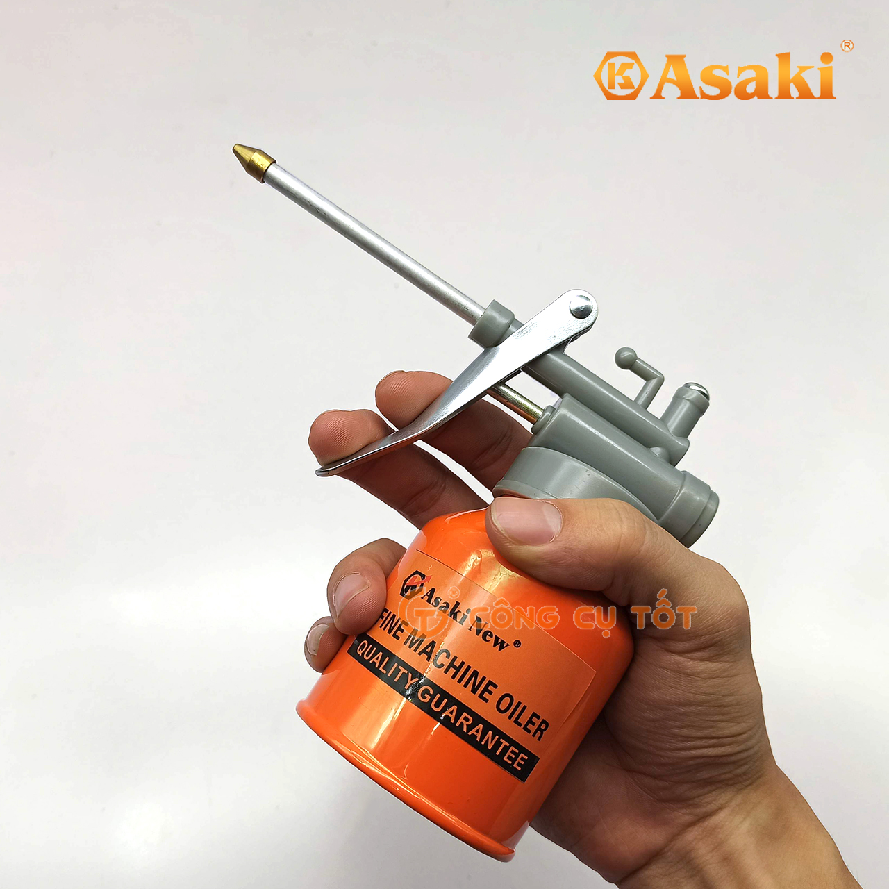 Bình châm nhớt sắt asaki ak-1050 250ml vòi thẳng