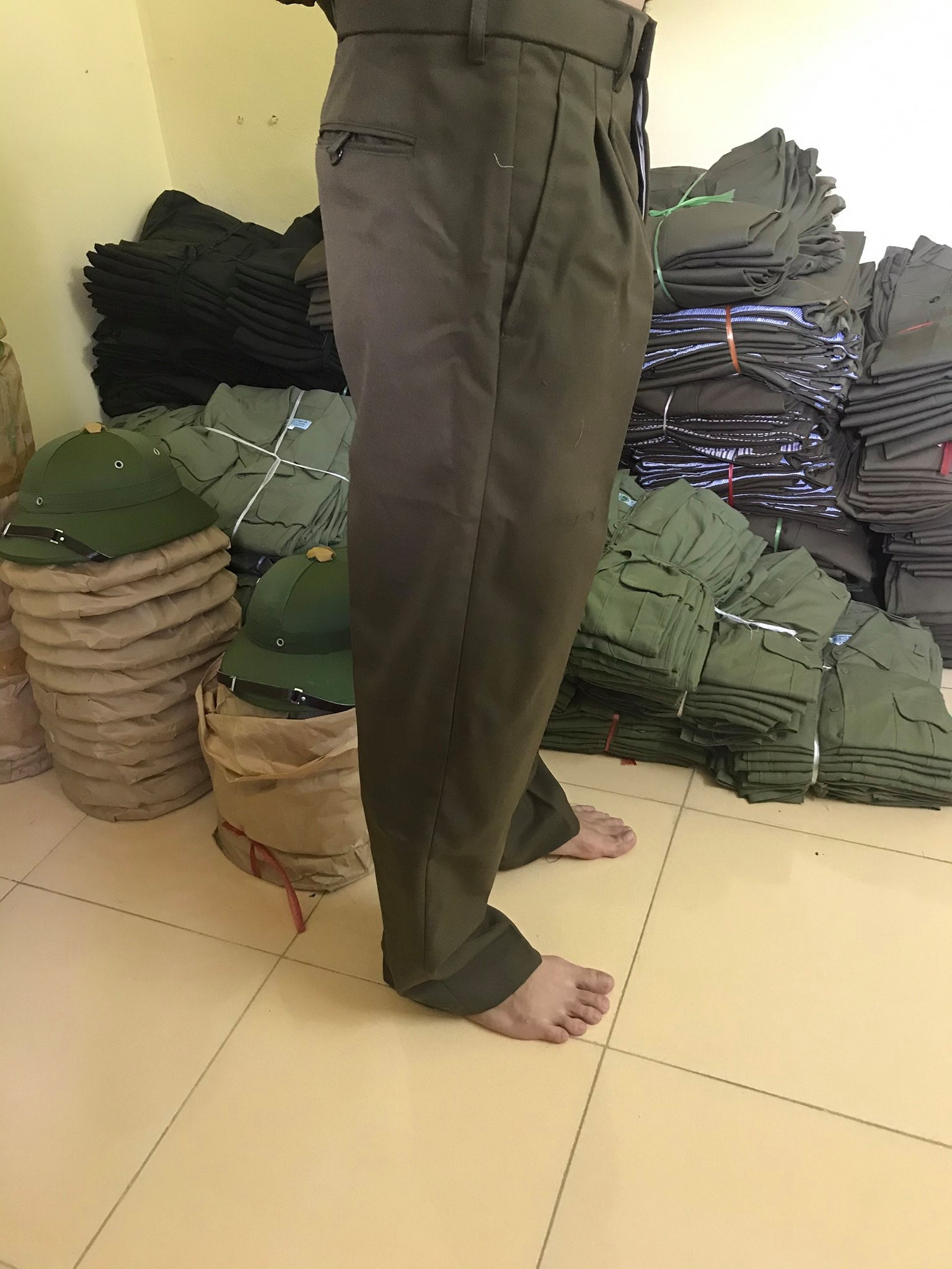 Quần dạ màu cỏ úa loại trung
