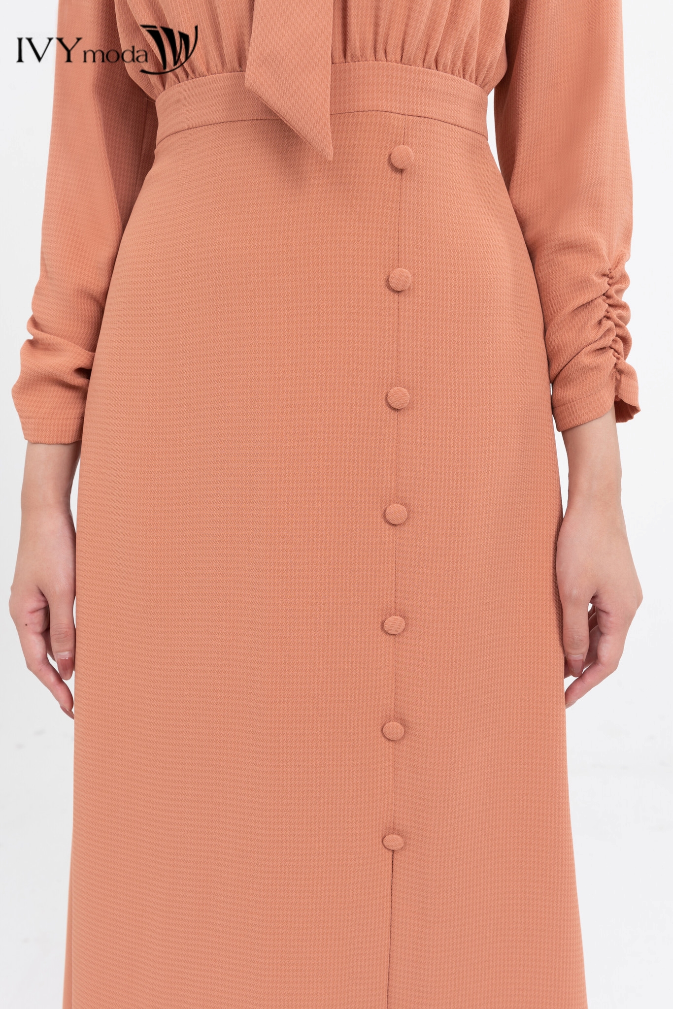 Đầm lụa maxi cổ nơ IVY moda MS 48M7957