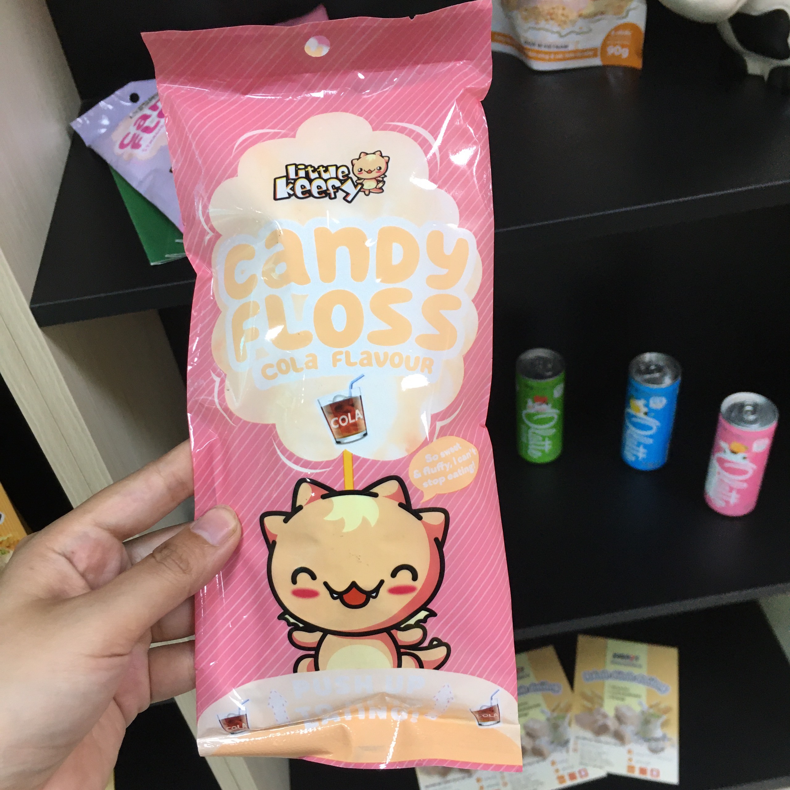 Kẹo bông gòn cola dâu