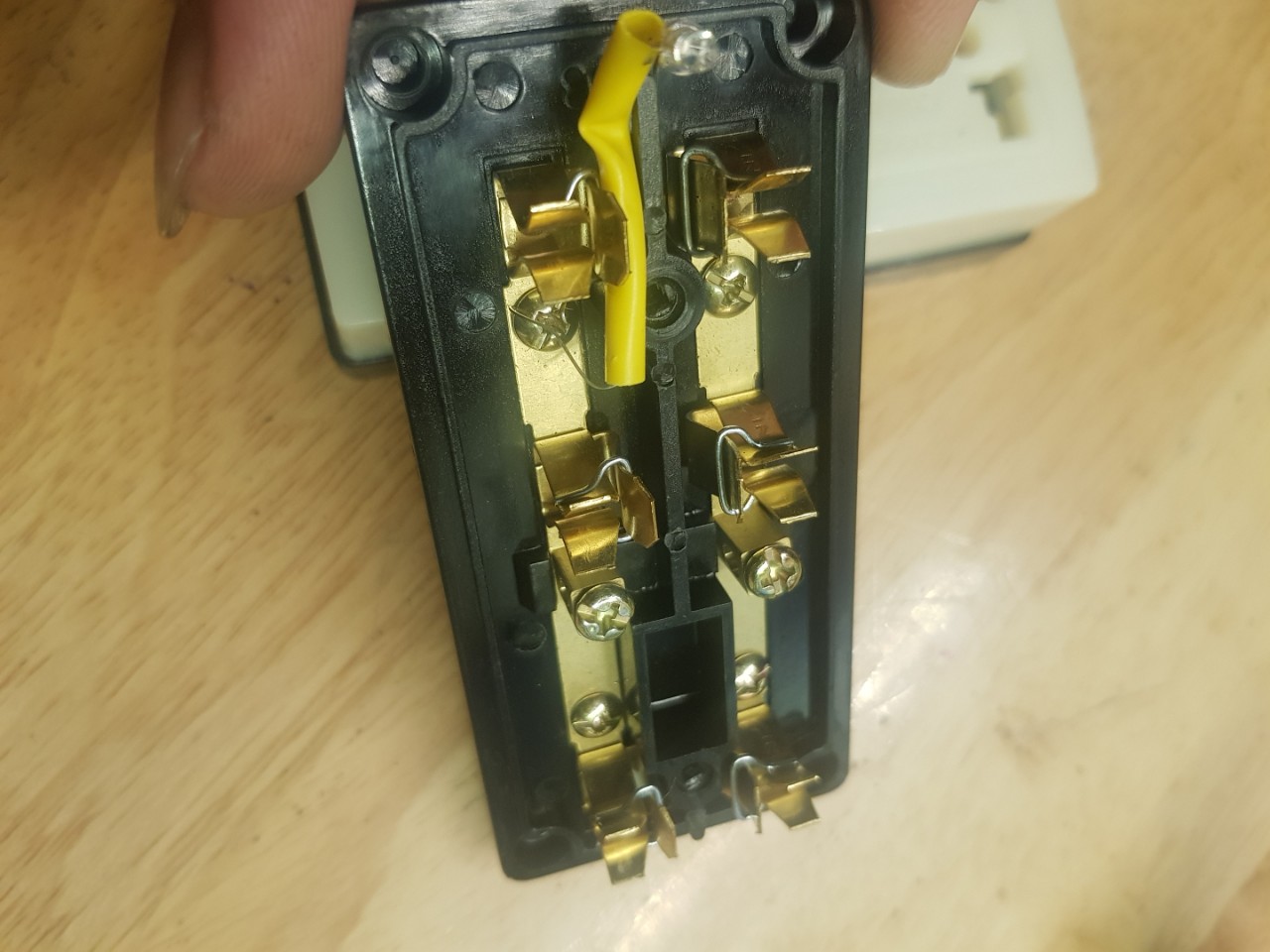 [HCM]Ổ Cắm 3 Lỗ Chính Hãng VINAKIP- Siêu Bền