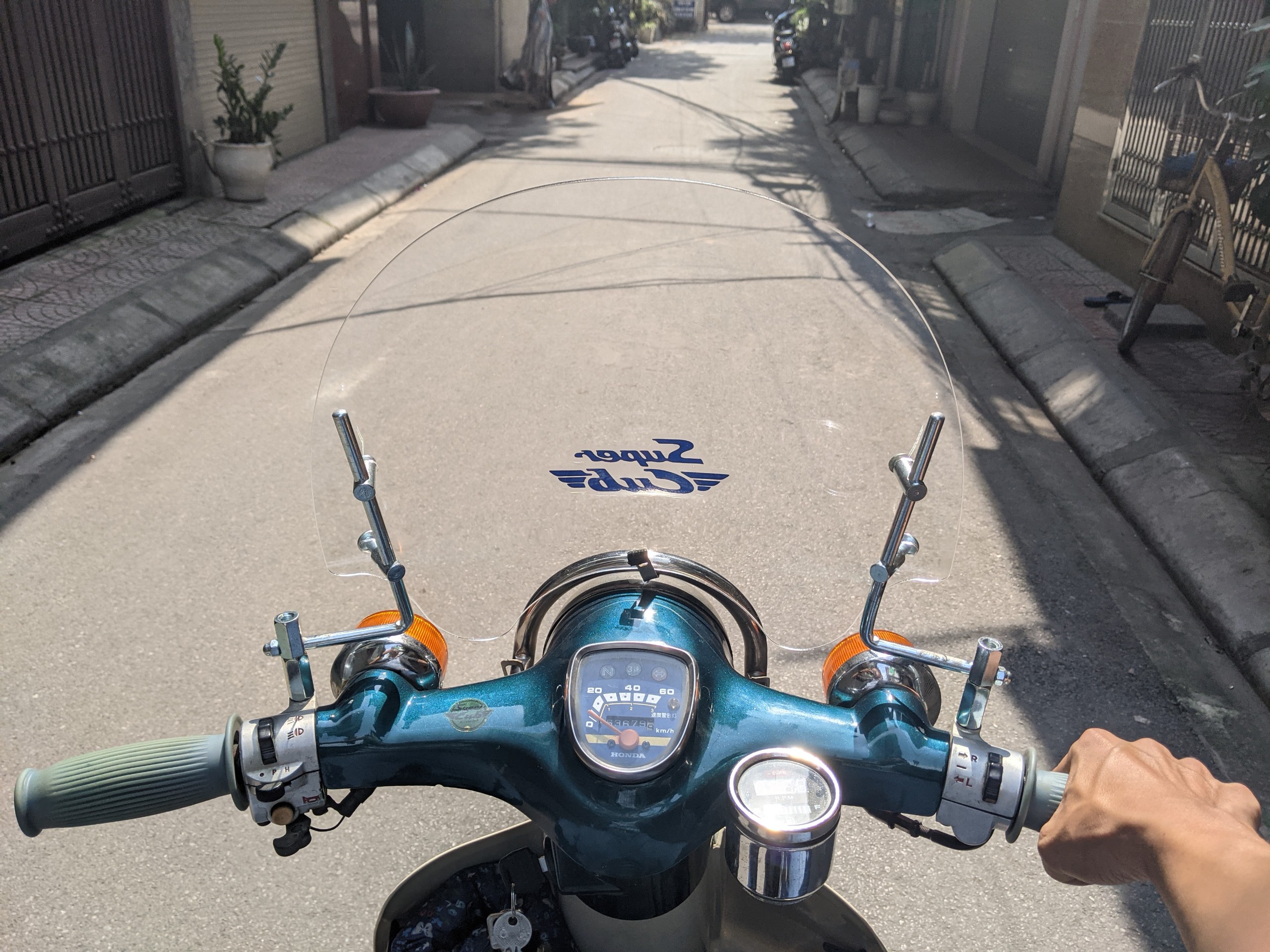 Kính chắn gió xe cub đèn tròn Asahi