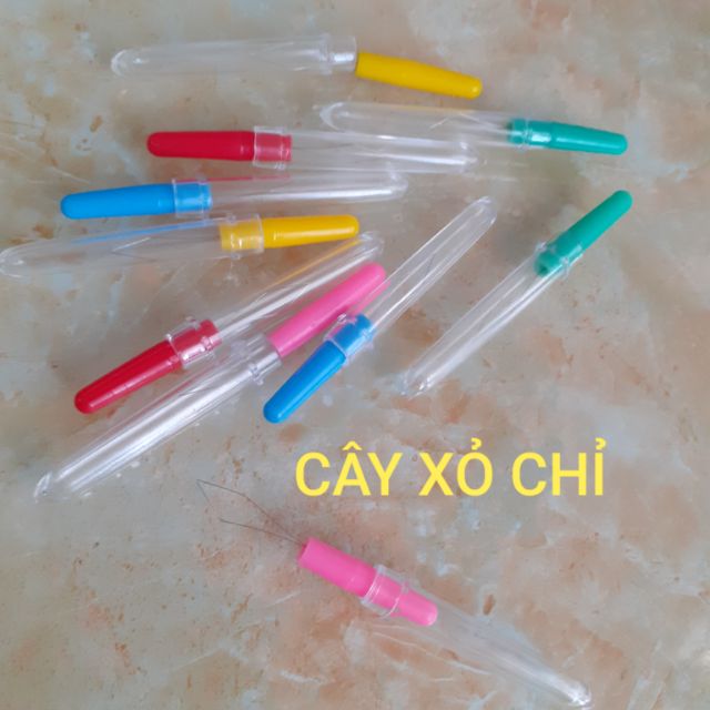 cây xỏ chỉ cán nhựa
