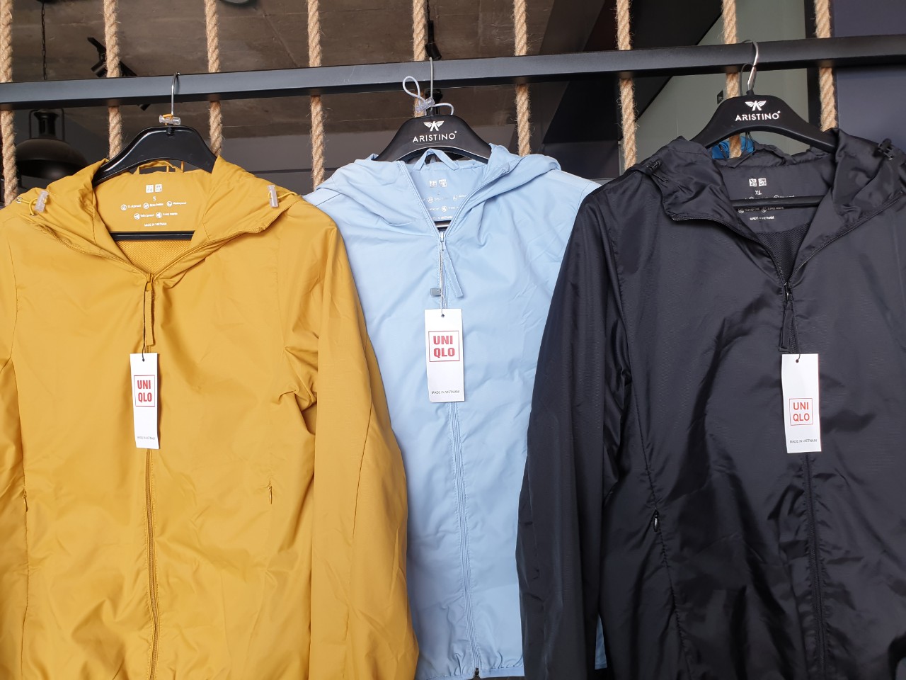 Áo Khoác Gió Uniqlo Màu Đen
