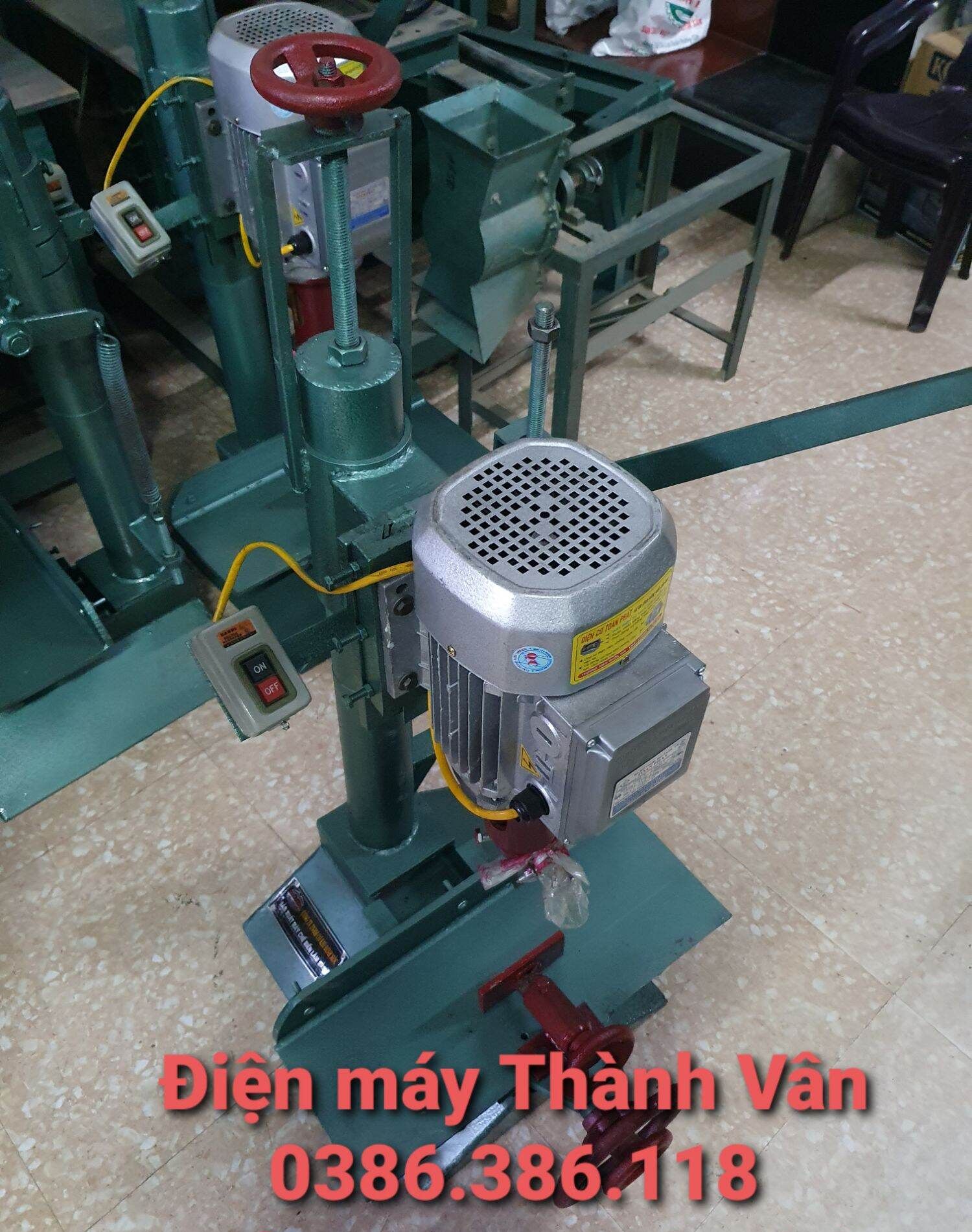 Máy đục mộng vuông dạng ngồi