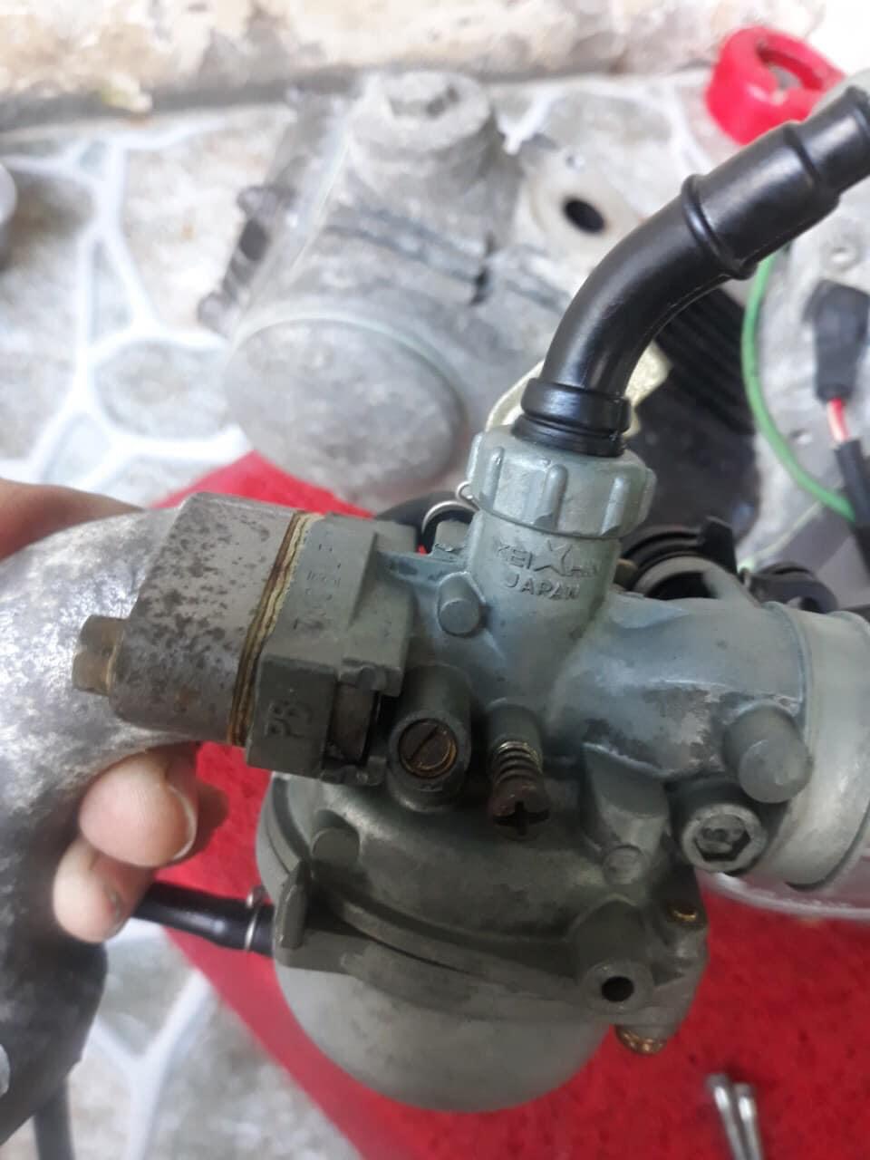 Chế, bình xăng con xe honda cub đời cao
