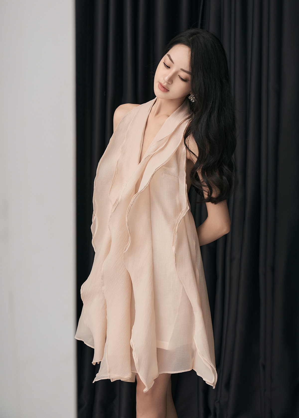 Đầm Voan Kem Hở Lưng Bèo Dọc - XIPI