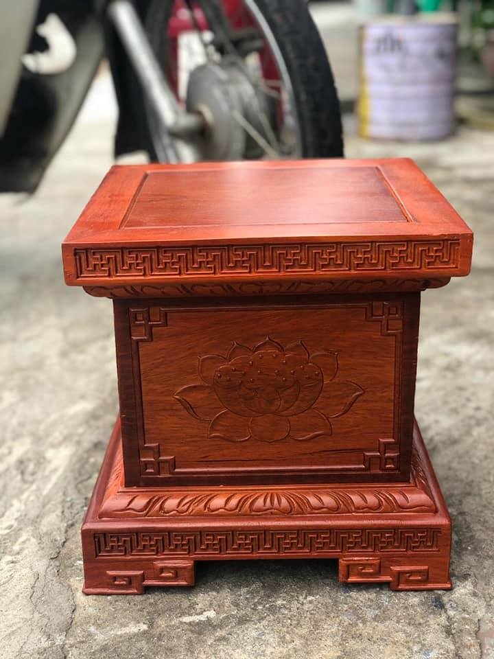 Chân loa  gỗ hương   kích thước cao 30 mặt 30 cm x 30 cm