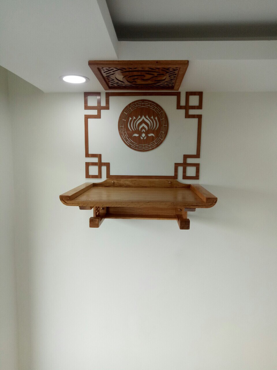BÀN THỜ TREO TƯỜNG