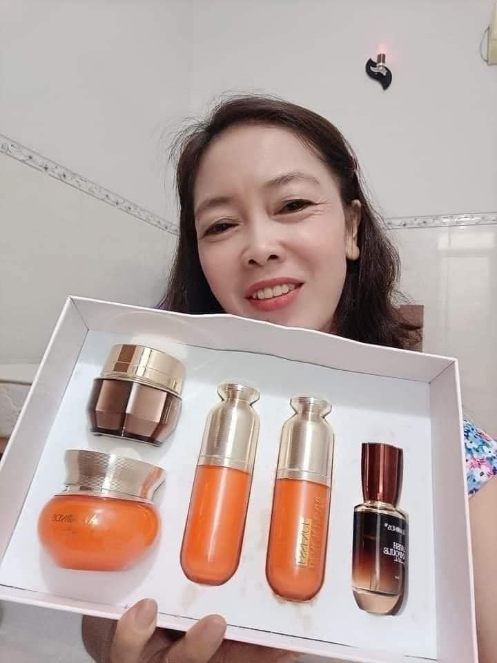 Serum Tế Bào Gốc Phục Hồi Da Almonds Lavish Ampoule