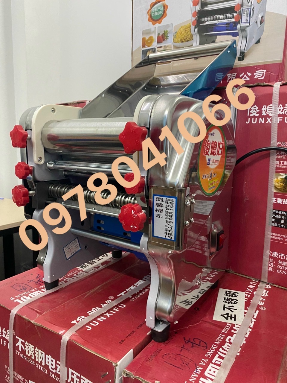 Máy cán mì / máy cán bột fkm 240