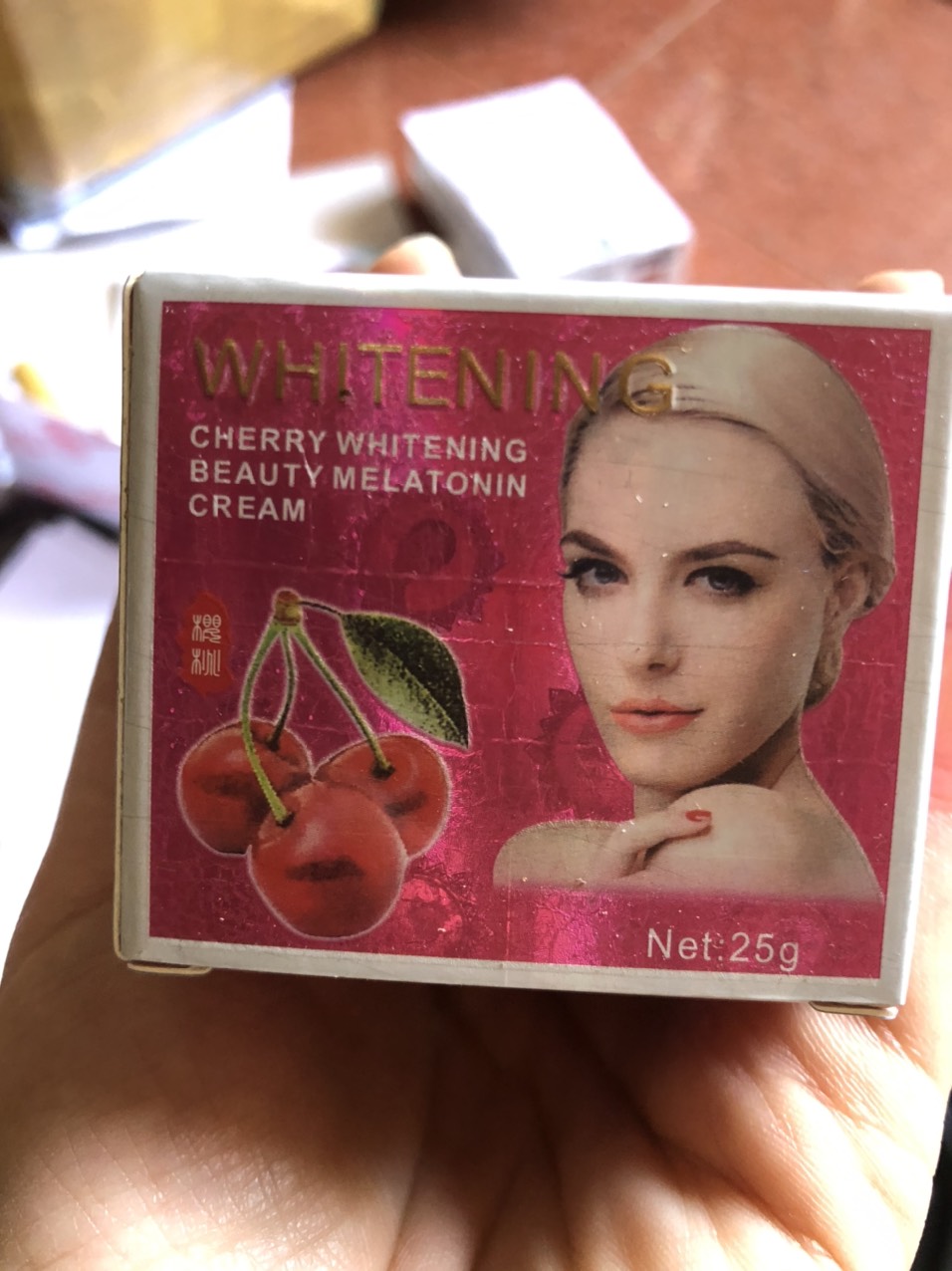 Kem trắng da 7 Days Whitening Cherry Essence