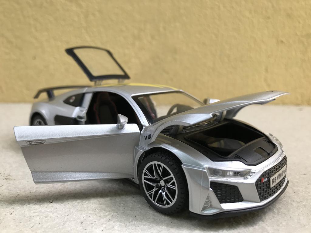 Mô hình xe ô tô Audi R8 V10 Plus 1:32
