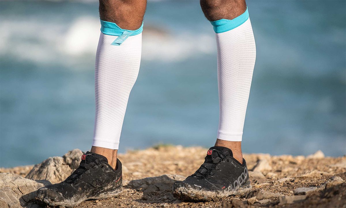 Bó bắp chân chạy bộ Compressport Calf R2 Oxygen