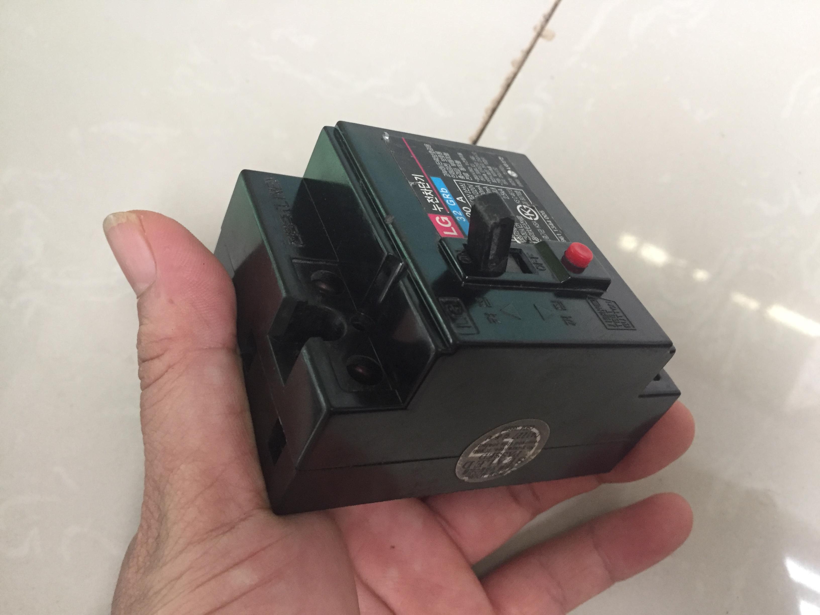 ELCB CB Cầu Dao Chống Giật Hàn Quốc LG 20A