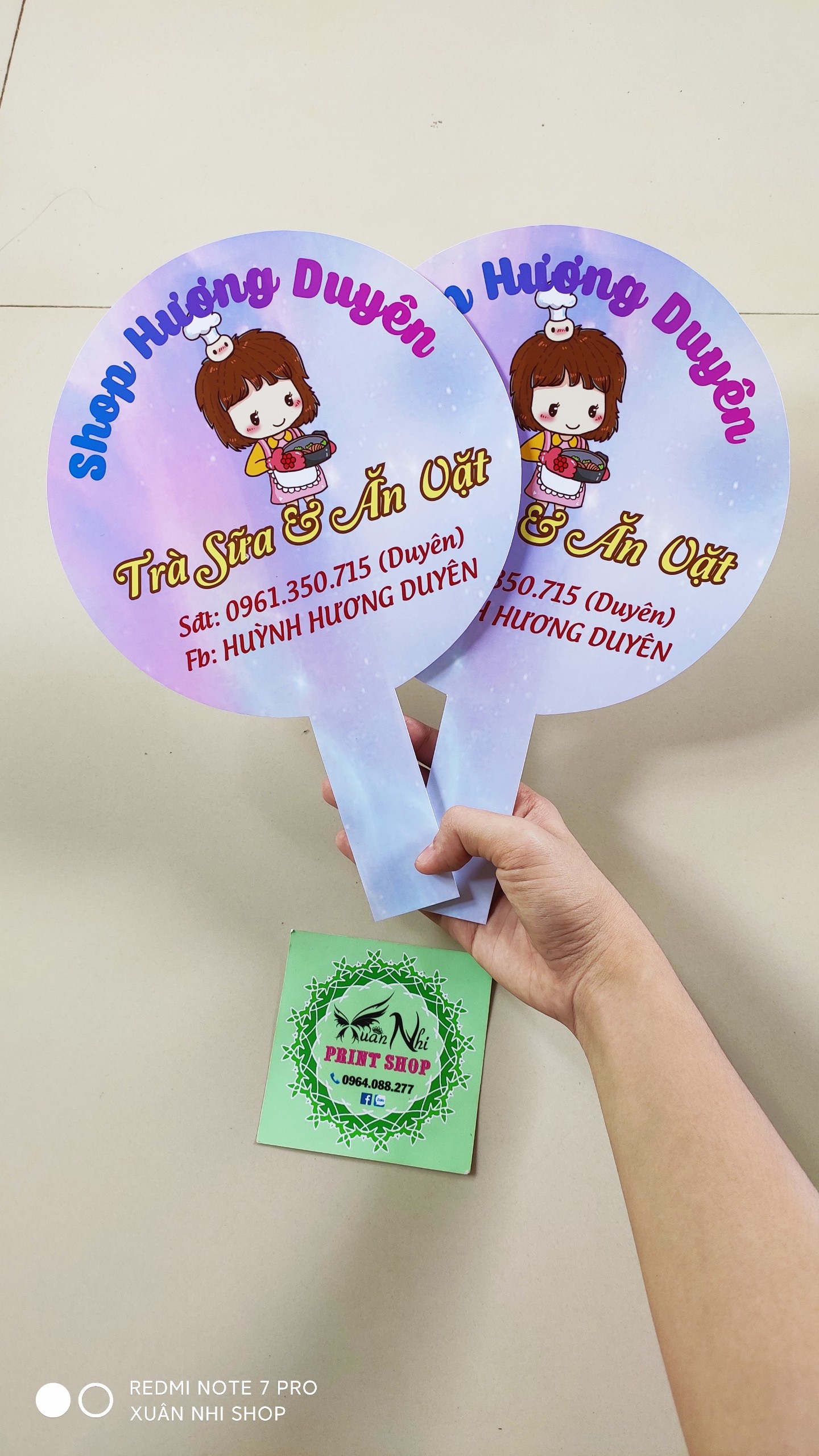 Logo Cầm Tay Chụp Ảnh Sản Phẩm