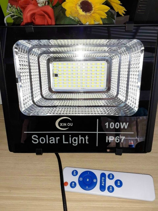 BH 2 Năm - Đèn Pha Năng Lượng Mặt Trời 100W Siêu Sáng, Chống Nước IP67, Giao Hàng Toàn Quốc