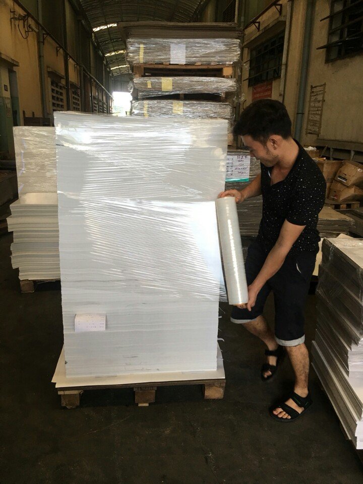 Màng PE M-Stretch (50cm x 300m x 17mic)