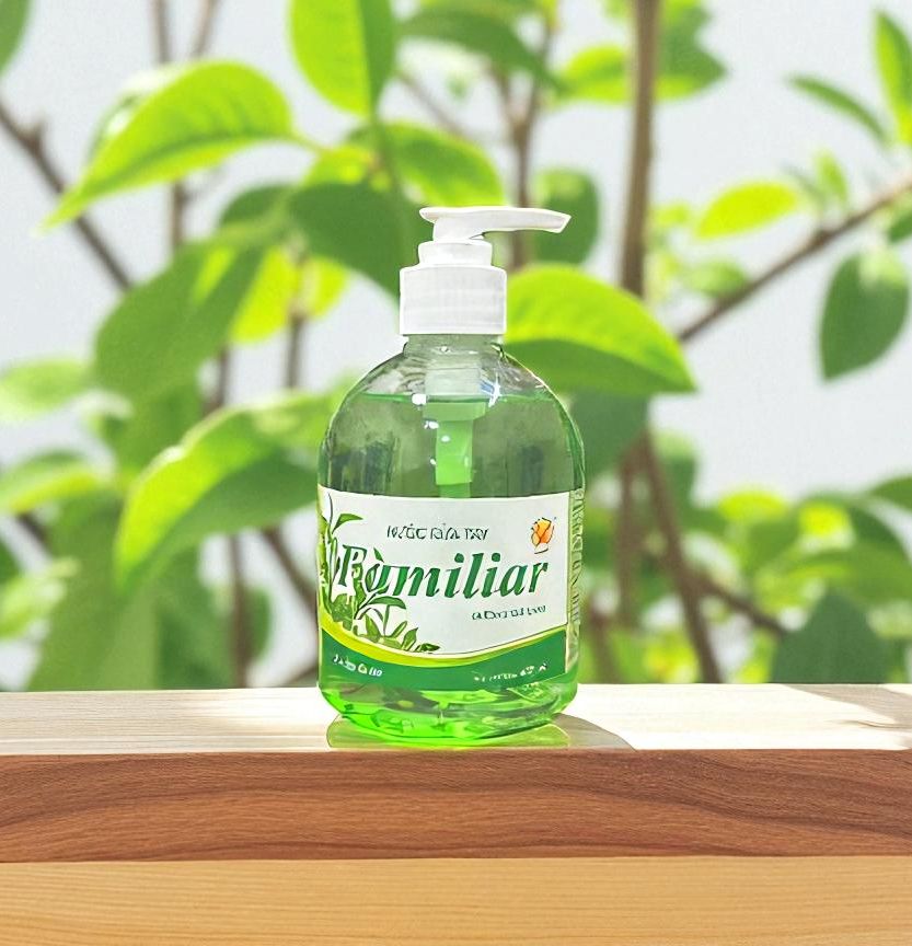 Sữa Rửa Tay Familiar Làm Mịn Da & Giữ Ẩm 400ml