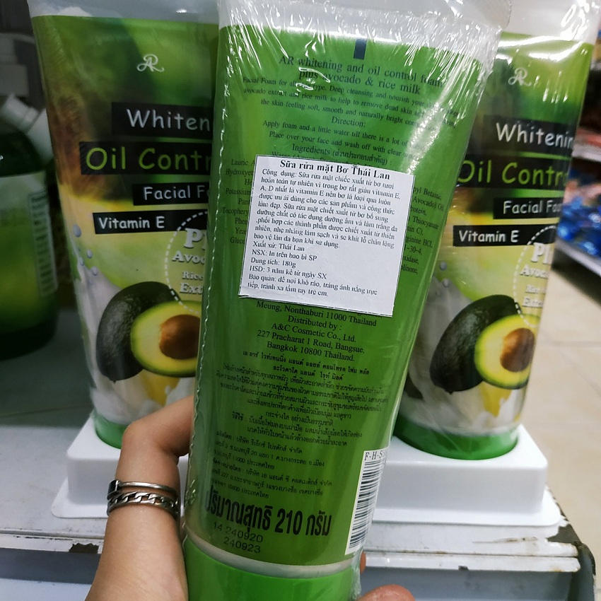Sữa rửa mặt bơ Thái Lan Vitamin E plus Avocado & Rice milk Extract (210ml)