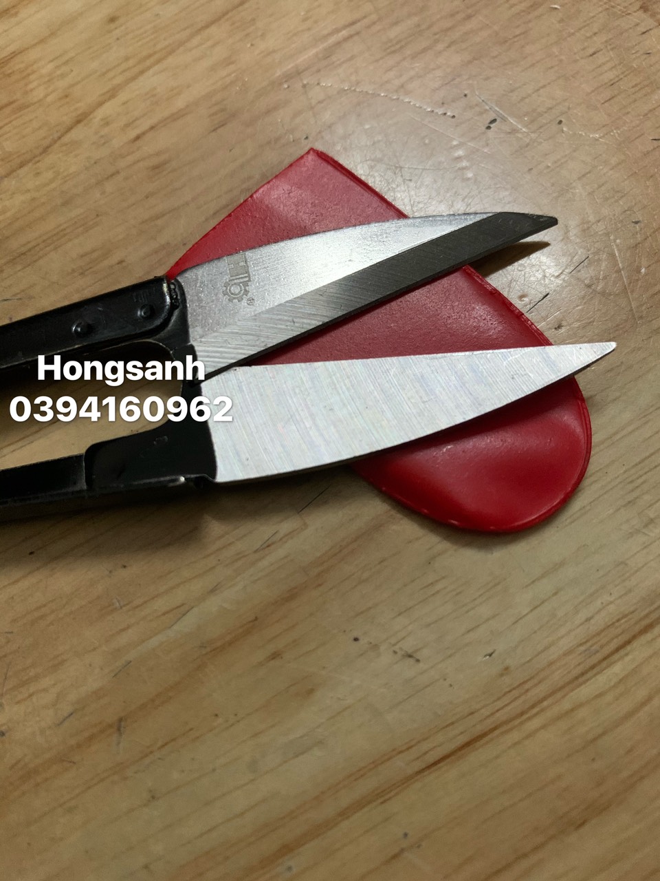 Kéo bấm chỉ sắt màu đen