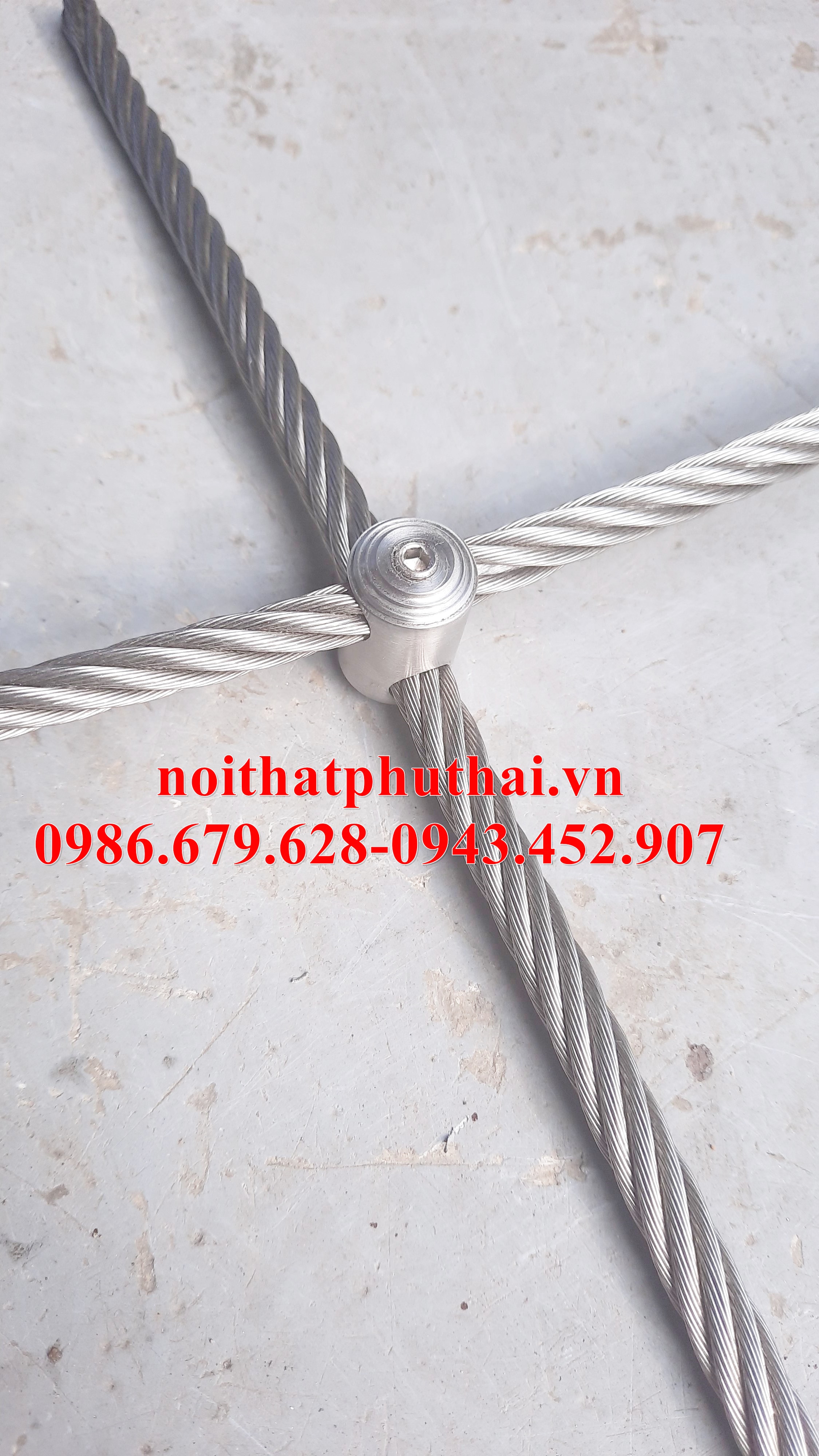 Khóa chữ thập cho cáp ban công - cầu thang