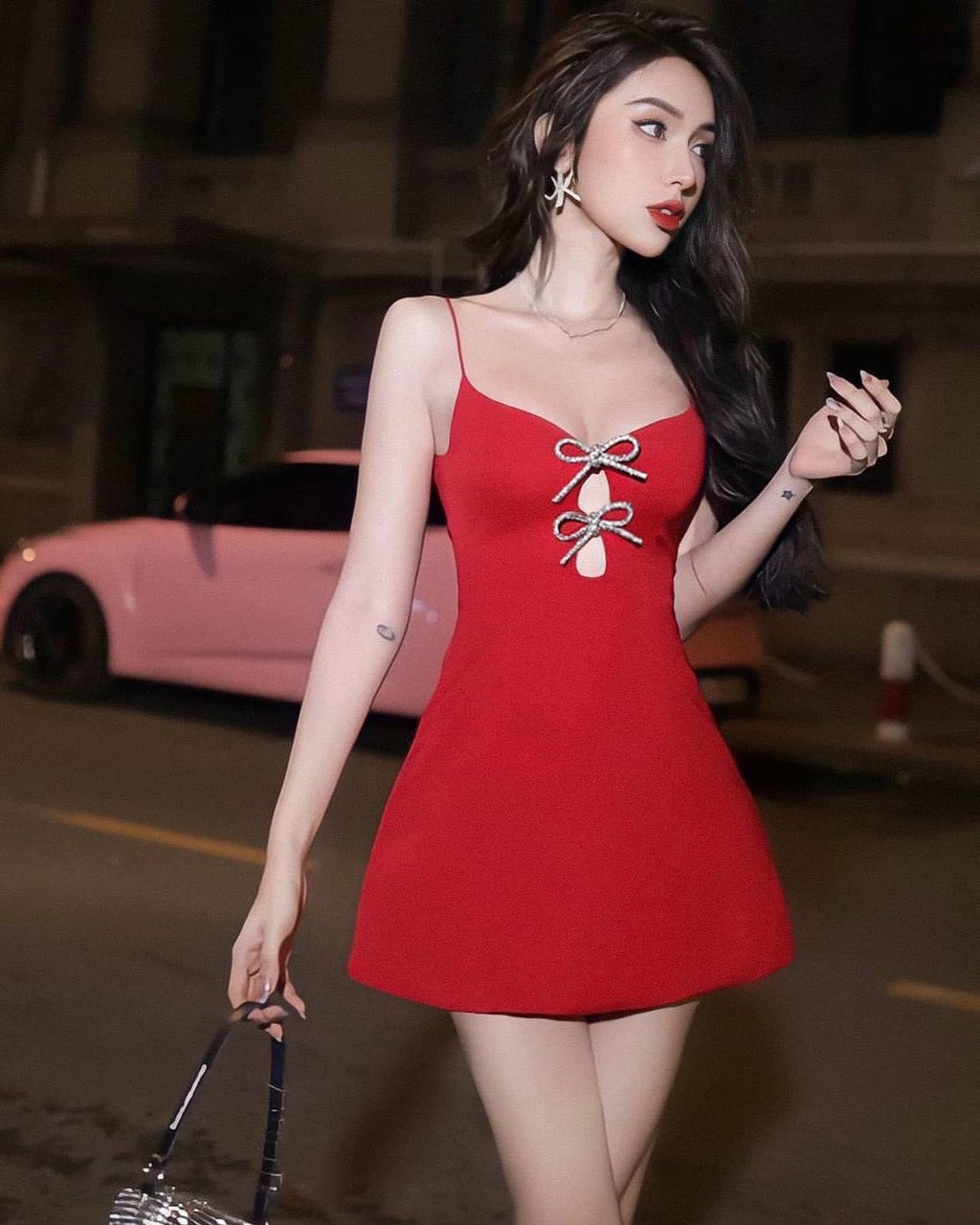 Đầm hai dây kèm phụ kiện có mút