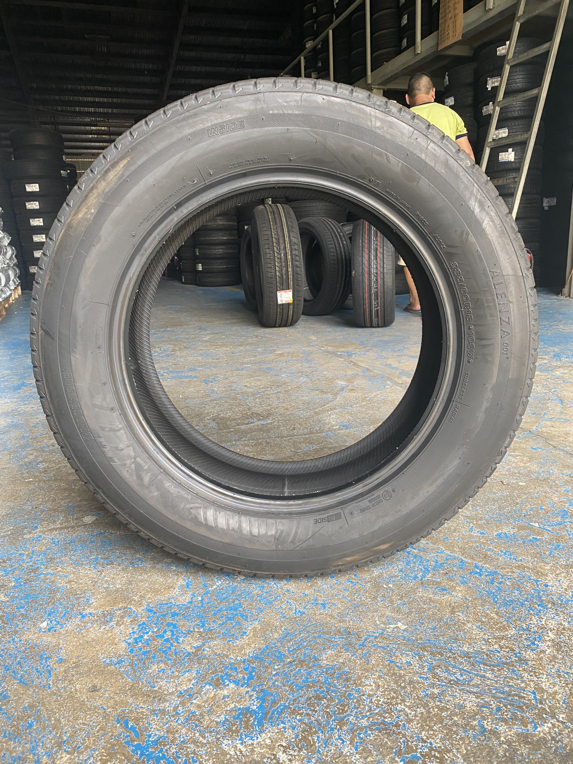 Lốp Bridgestone 235/60R18 AL01 Nhật date 2023