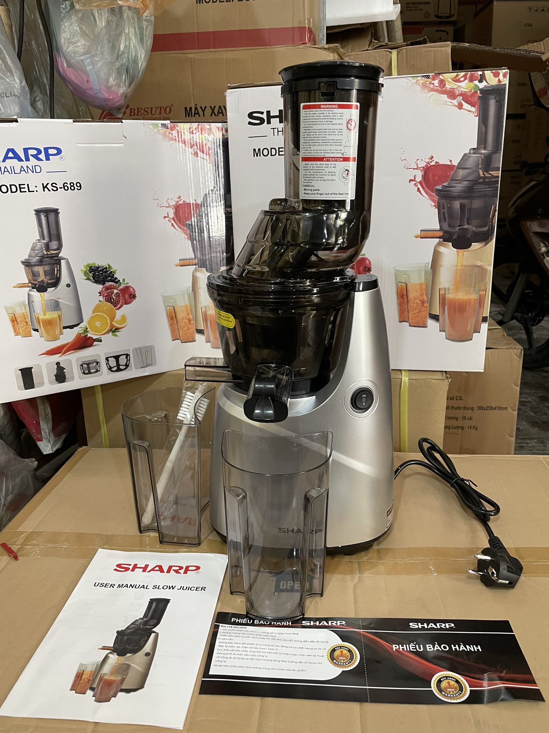 Máy ép chậm Sharp KS-689, máy ép hoa quả chậm sharp ks 689, máy ép chậm sharp ks689, máy ép trái cây sharp