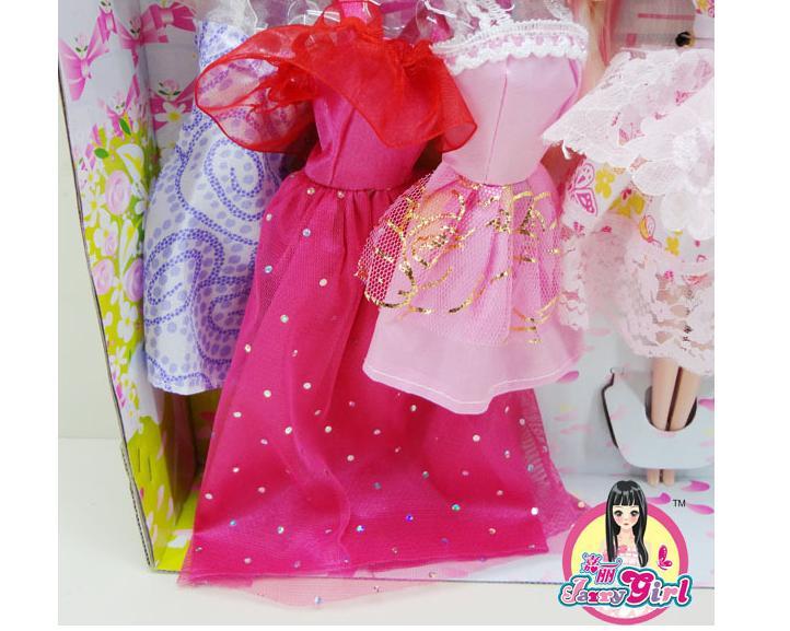Búp bê thay quần áo Carrie
