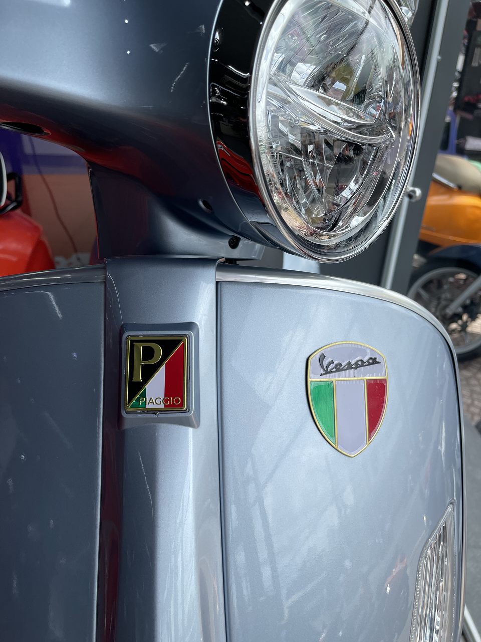 [HCM]Tem trang trí dành cho xe Vespa