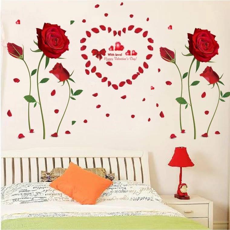 Decal dán tường hoa hồng đỏ to và cây trái tim cặp đôi