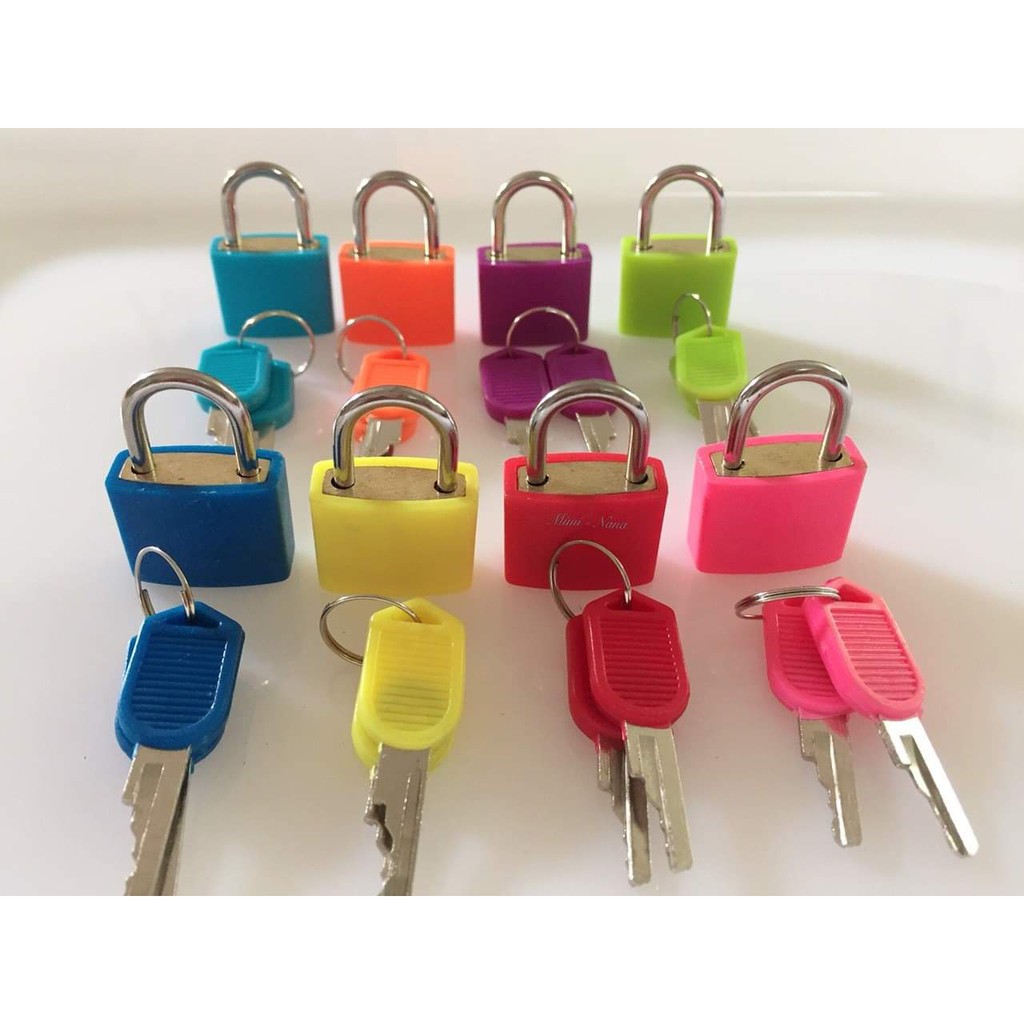 Bộ 8 khóa màu kèm chìa