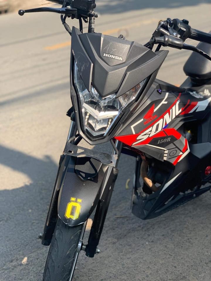 Tem xe Sonic 150 R dán xe đen