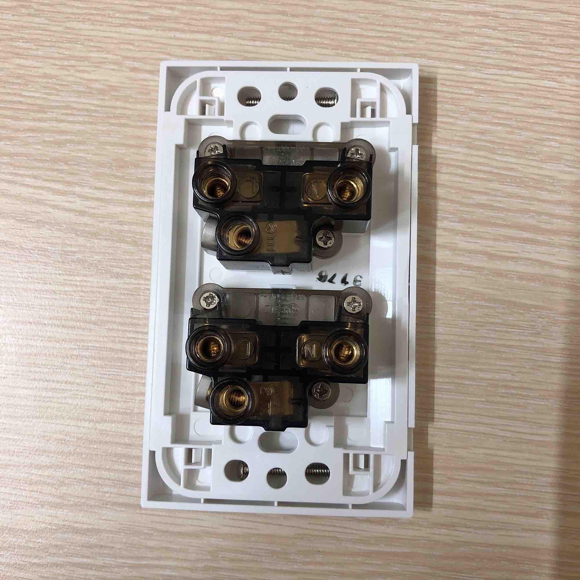 [HCM]Ổ cắm đôi 3 chấu SINO