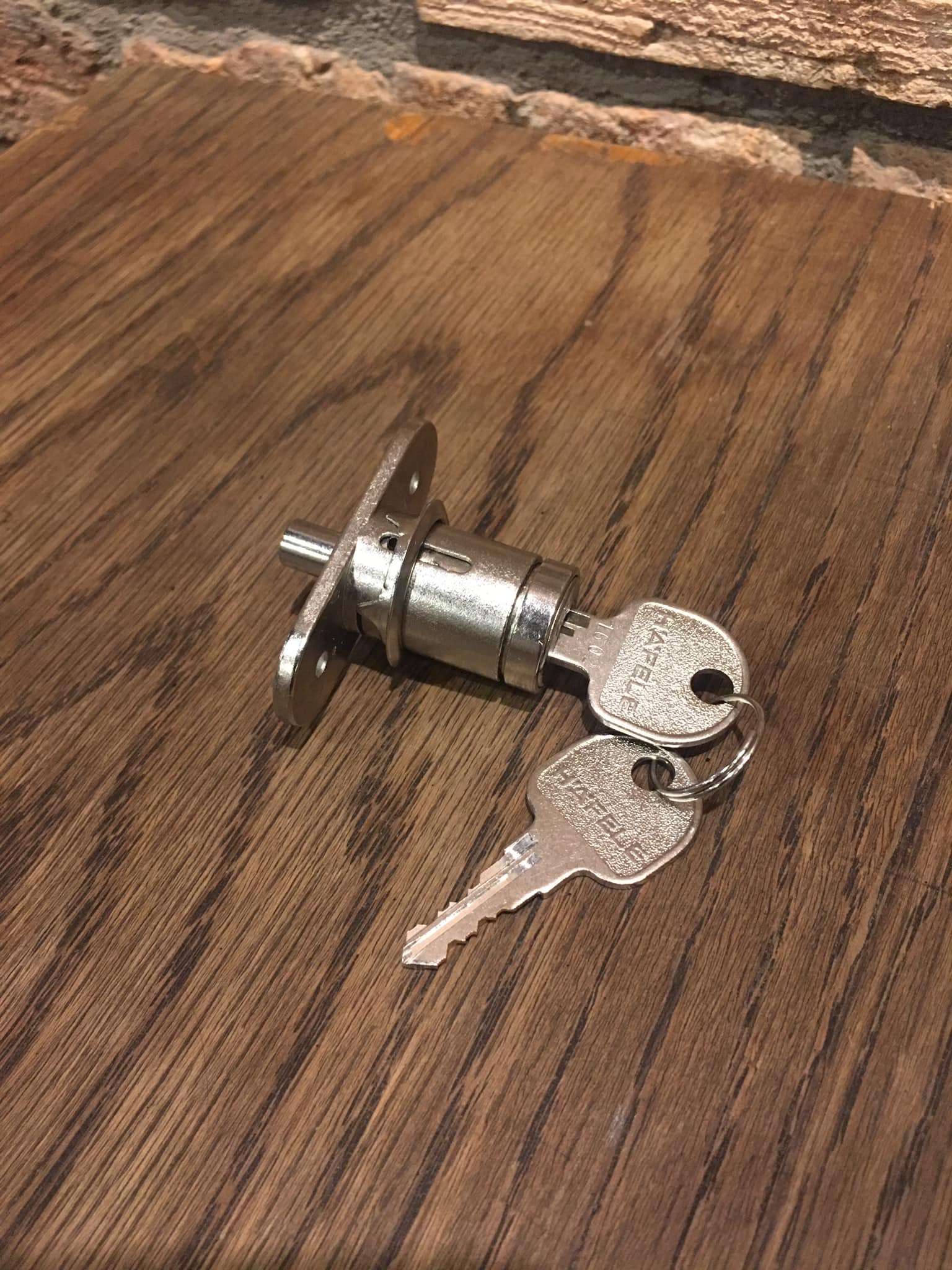 [HCM]Khóa nhấn tủ gỗ Hafele