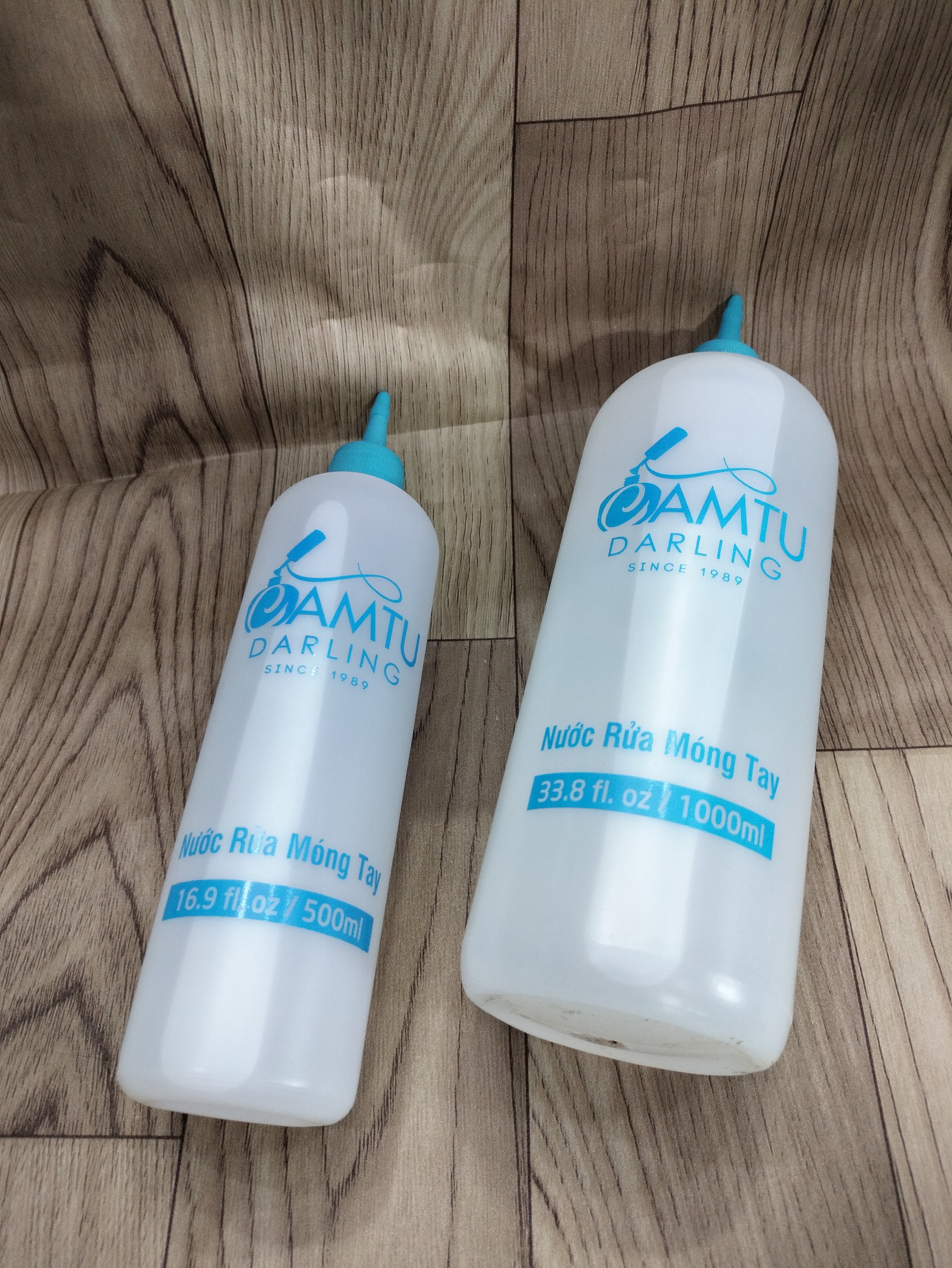 Nước rửa móng Cẩm tú có vòi tiện lợi